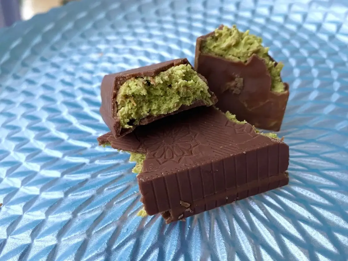 Aladdin - Pistachio Praline Dubai Chocolate Bar–Crispy & Nutty 37g: 1 bar - Image 6