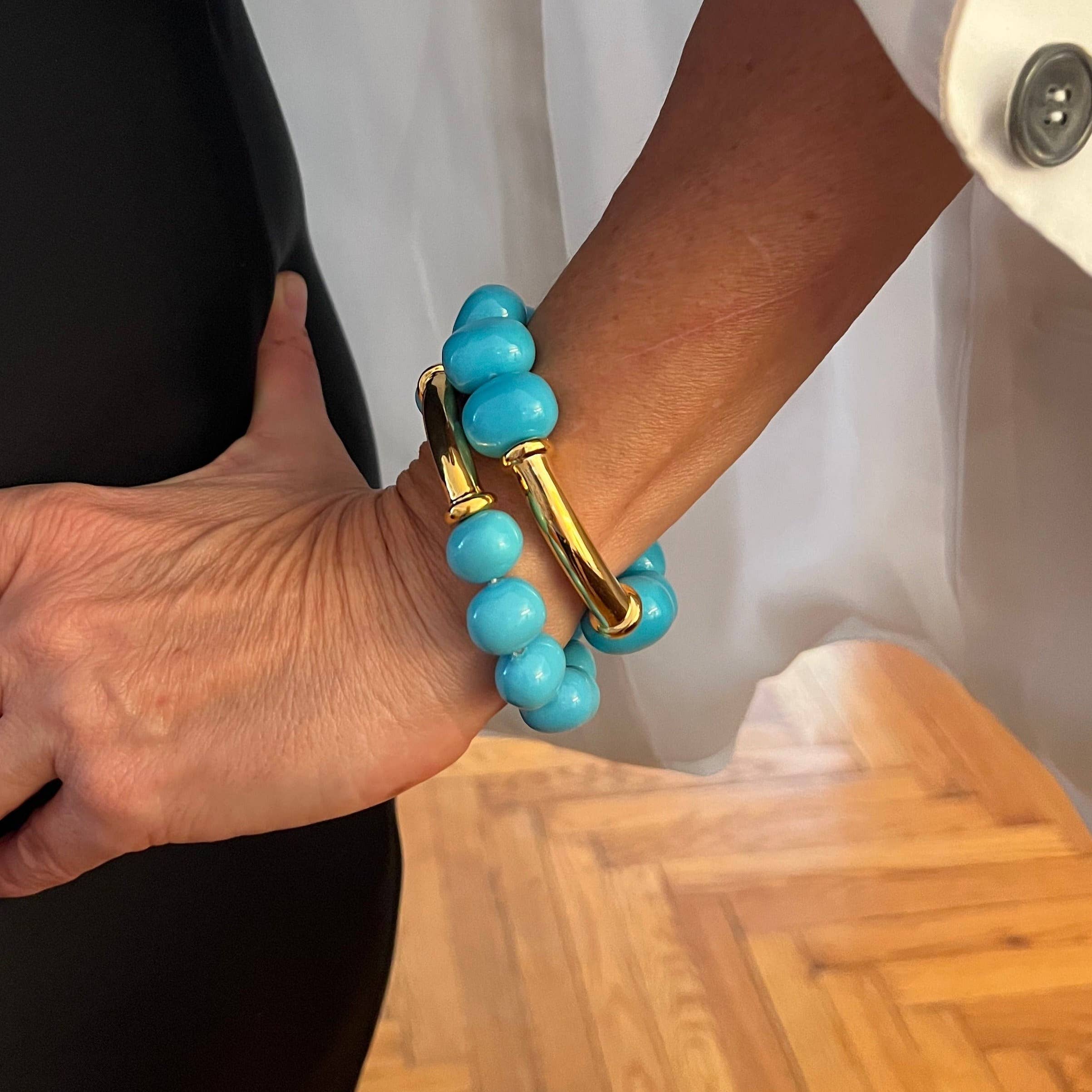 CC & Co by Catherine Canino - Classic Pebble Pearl Bracelet: Salmon - Image 3