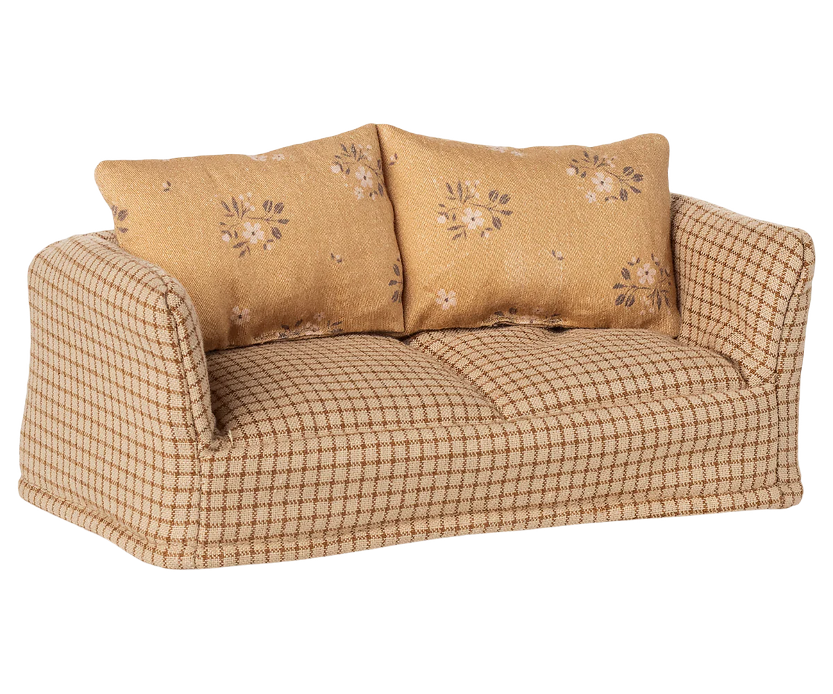 Couch, Mouse - Mable