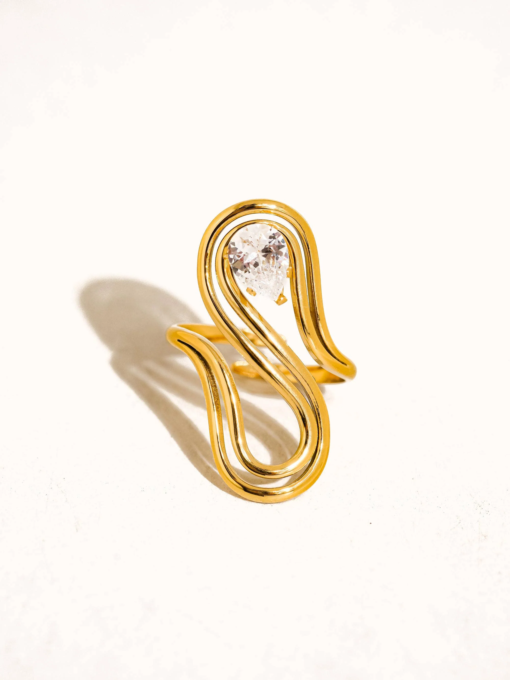Flânerie by MAIQ - Monarque 18K Gold Non-Tarnish Abstract Oval CZ Ring: Yellow Gold