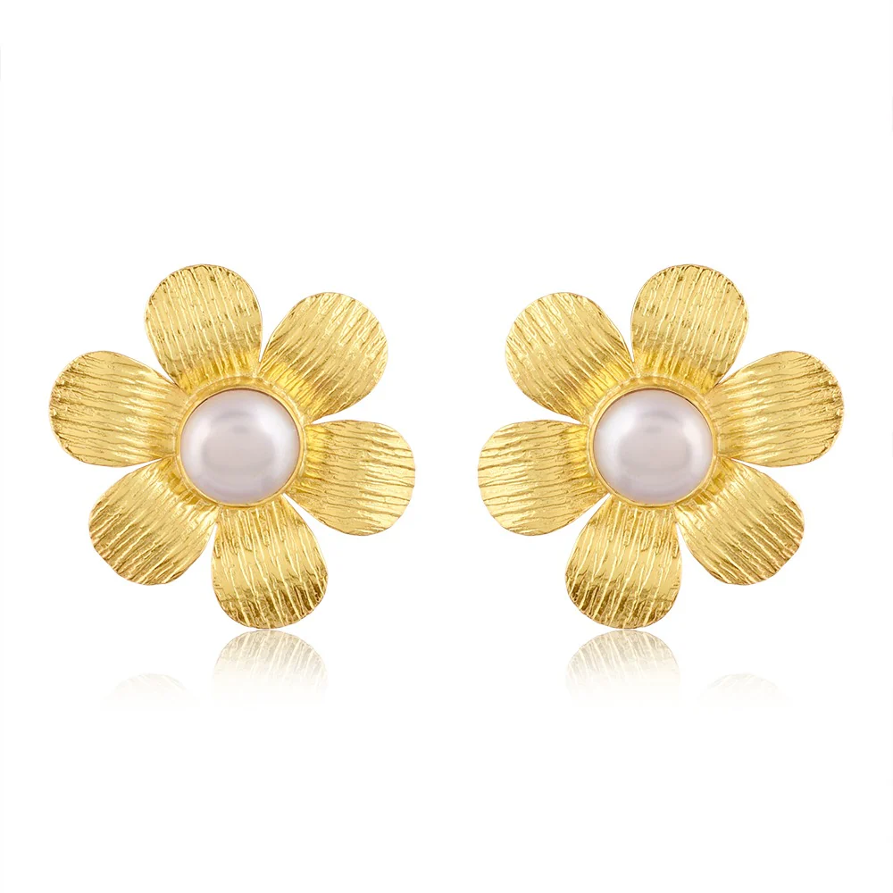Flower Studs Pearl