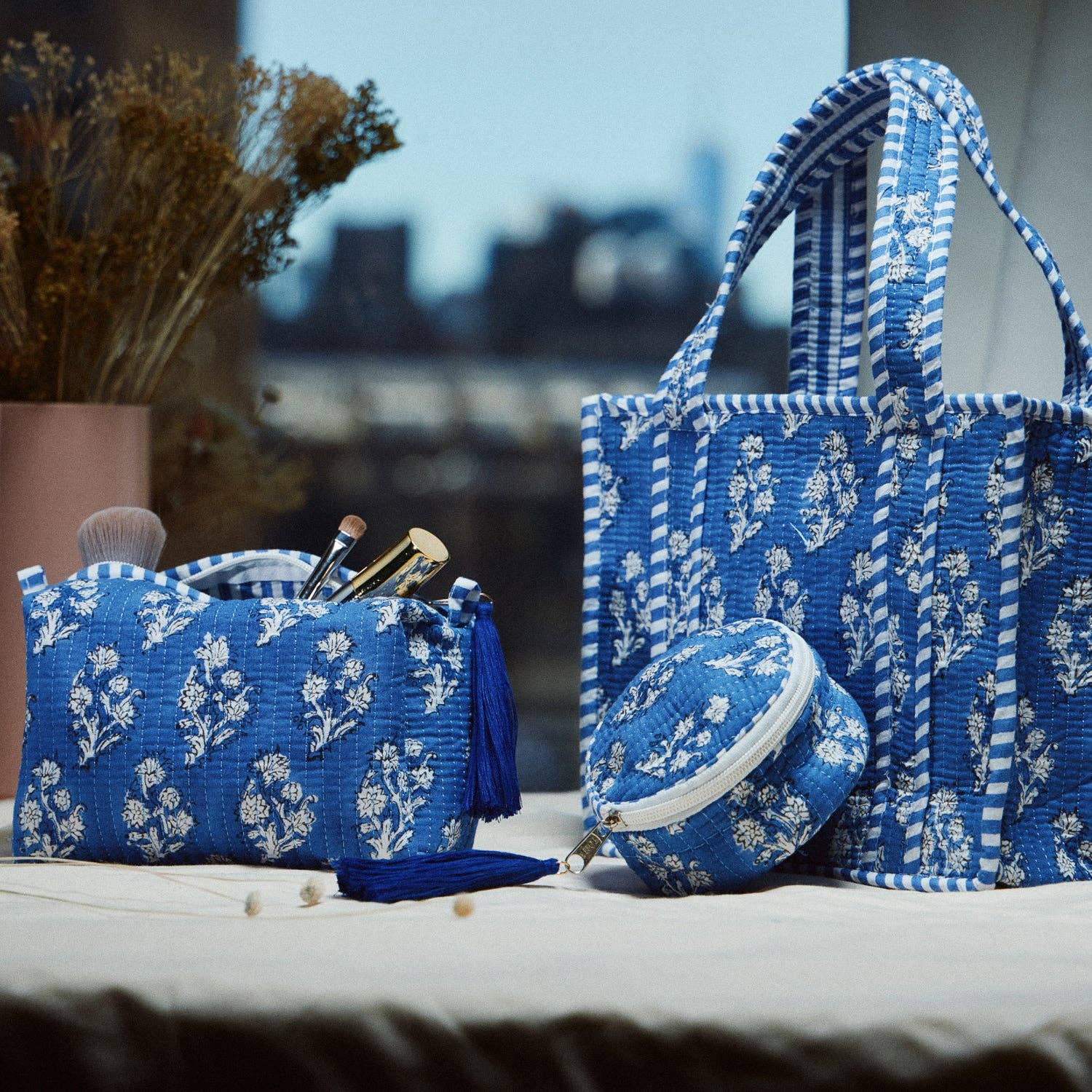Frem - Blue Quilted Floral Cosmetic Pouch | Zipper Makeup Bag with Tassel: BL / ONE - Image 2