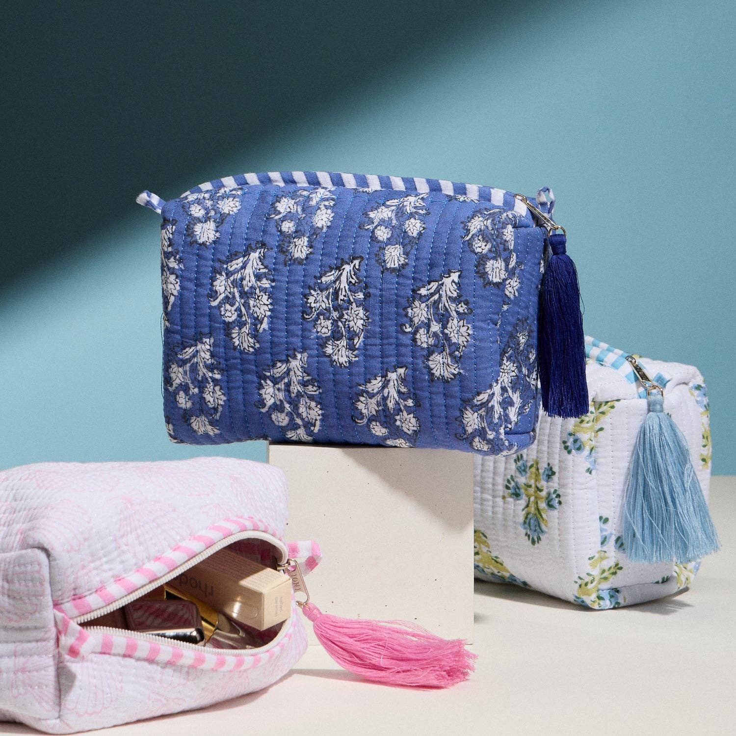 Frem - Blue Quilted Floral Cosmetic Pouch | Zipper Makeup Bag with Tassel: BL / ONE - Image 3