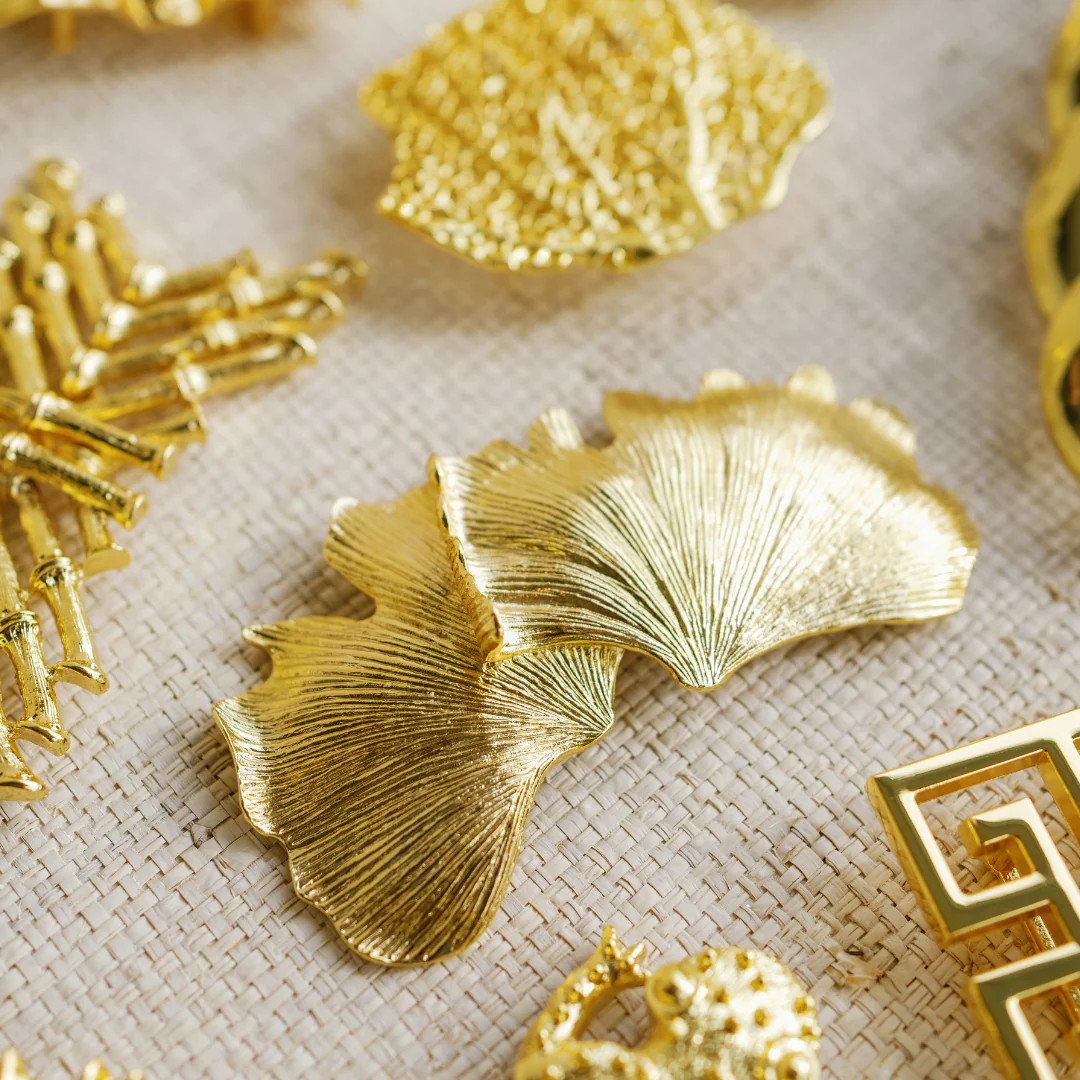 Garland - Ginkgo Interchangeable Artisan Belt Buckle w/ Gold Finish - Image 2