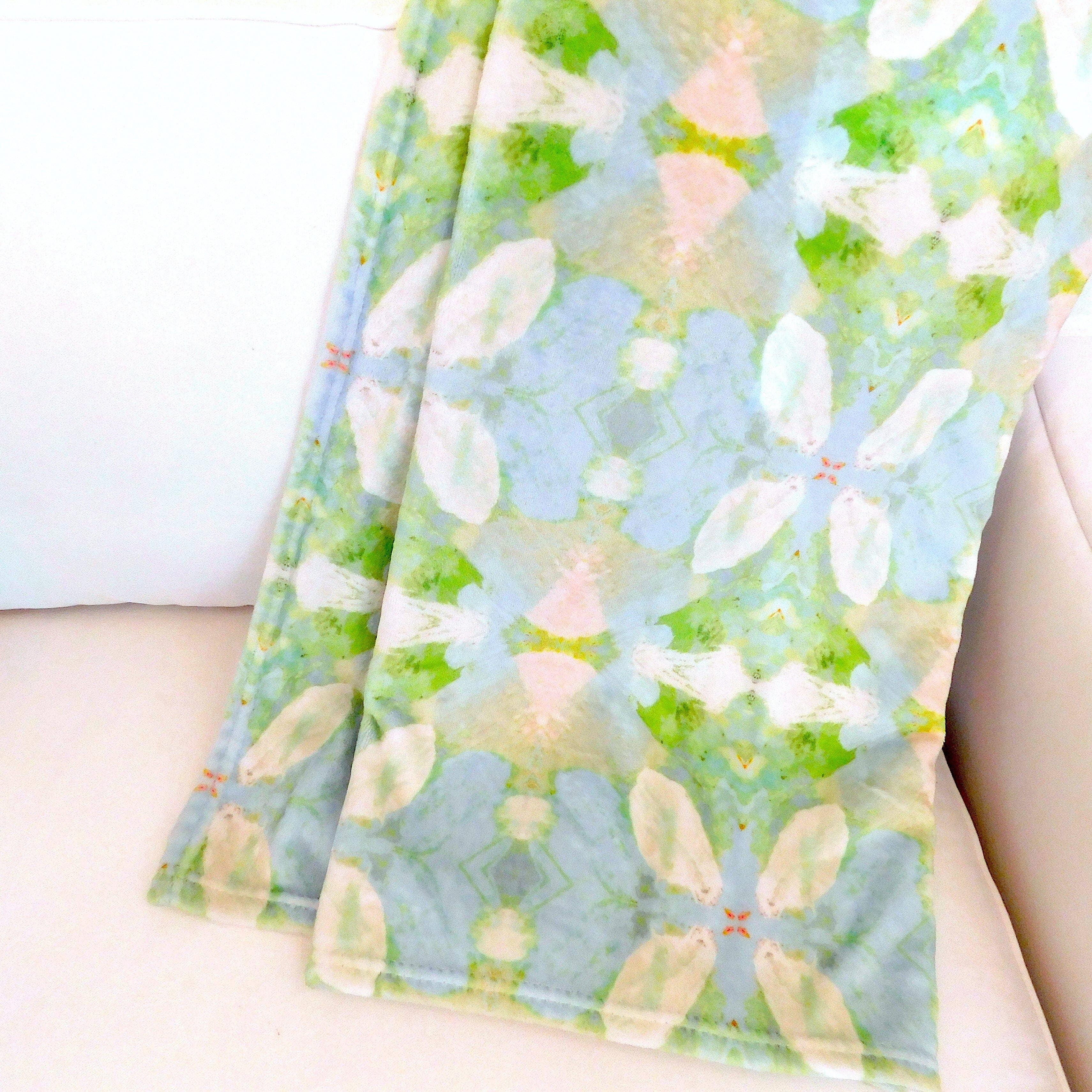 Laura Park Designs - Elephant Falls Fleece Blanket: One Size - Image 3