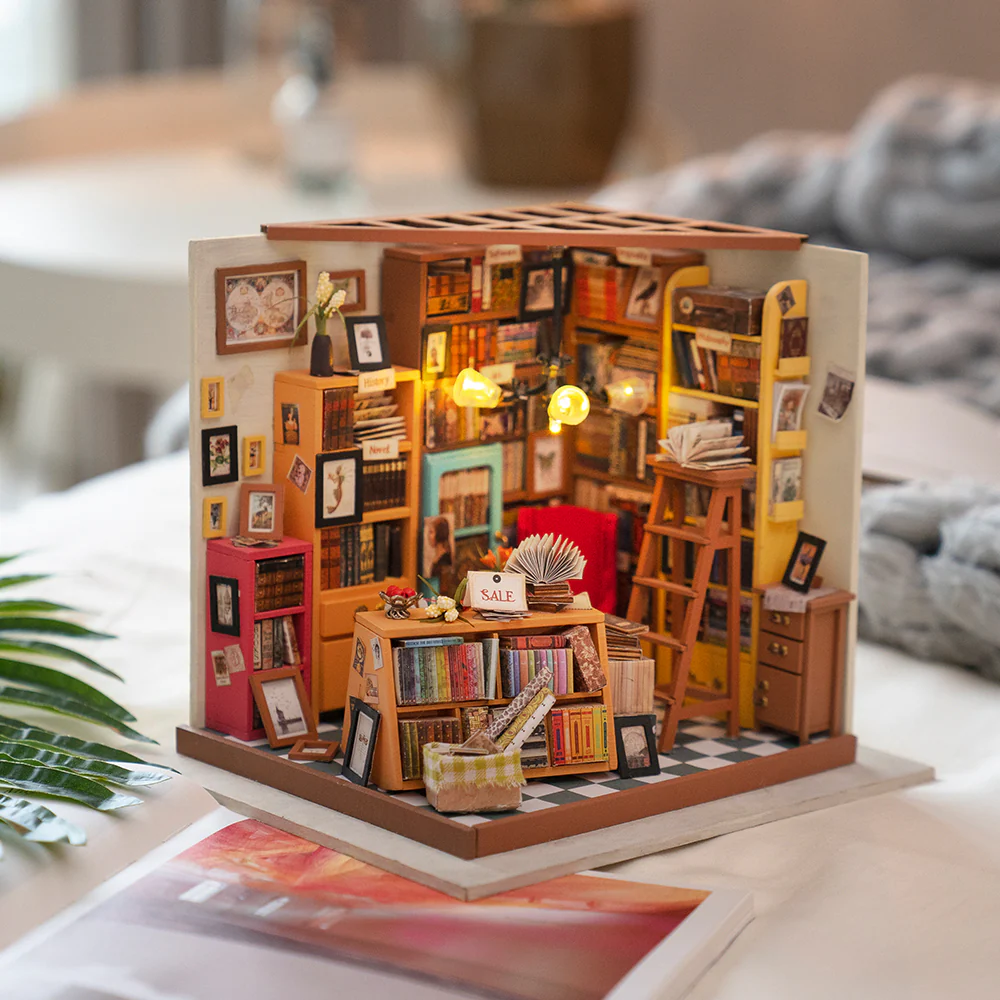 Rolife DIY Miniature Dollhouse- Sam's Study DG102