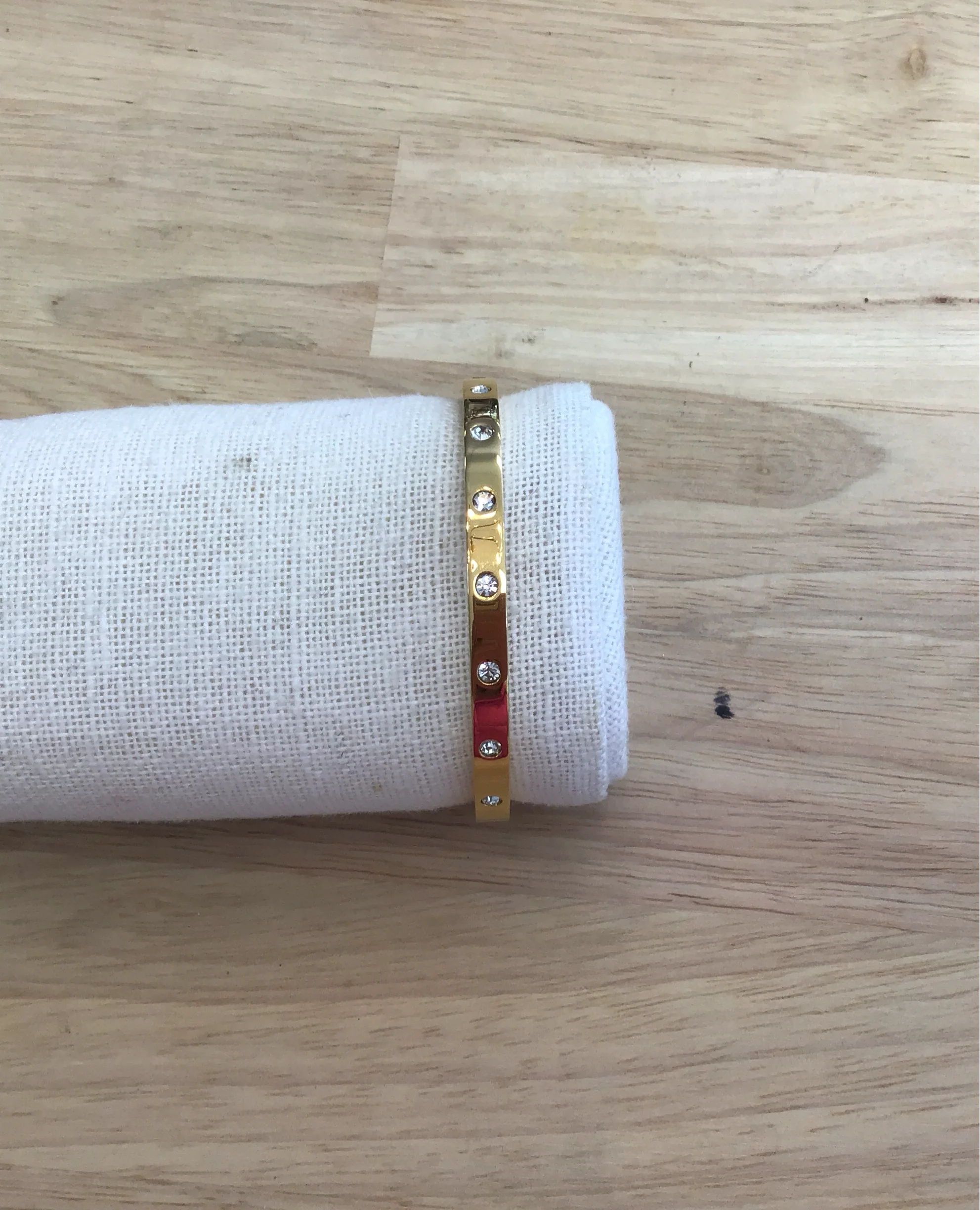 SET IN STONE METAL STONE HINGED BANGLE Gold