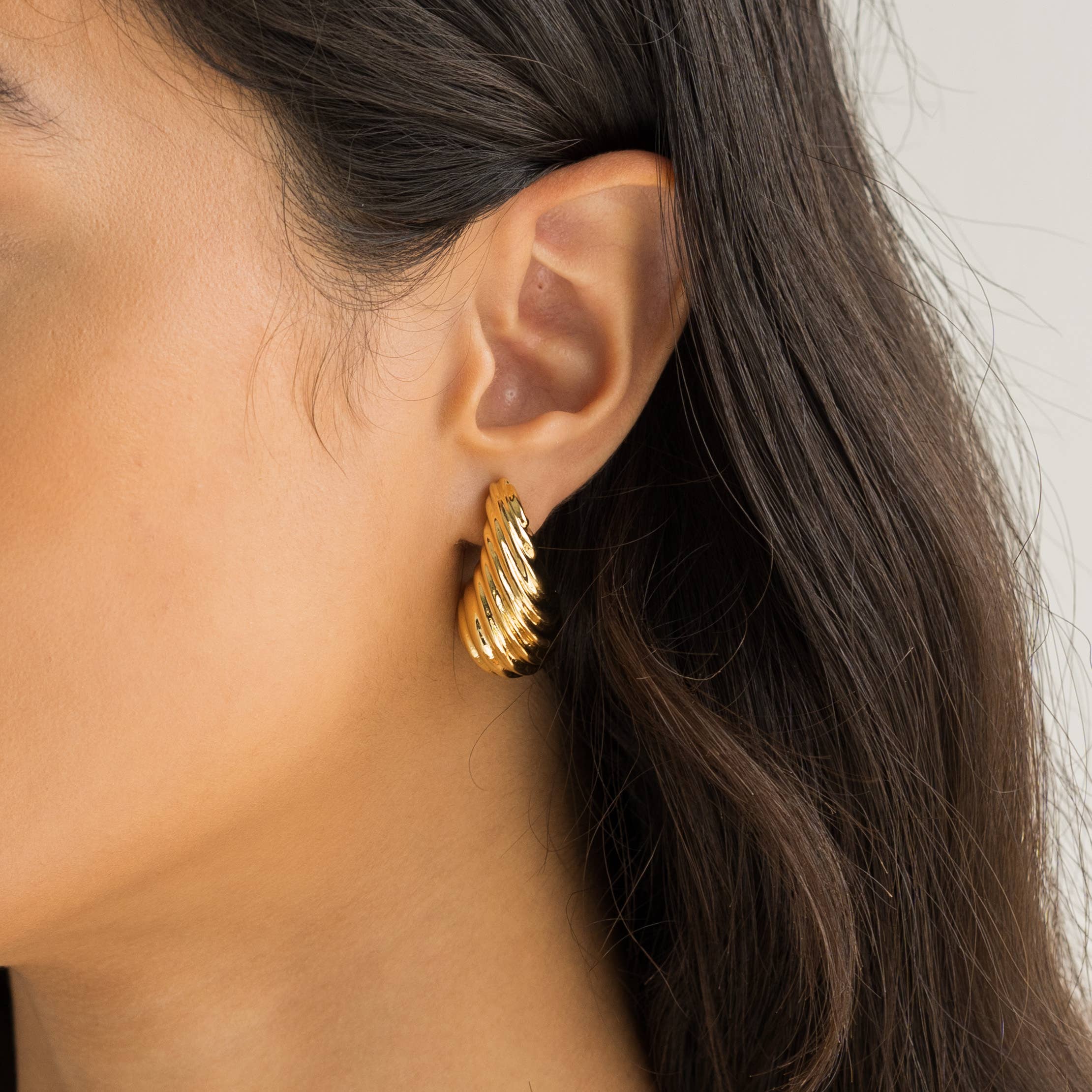 Shell Drop Earrings - Image 2