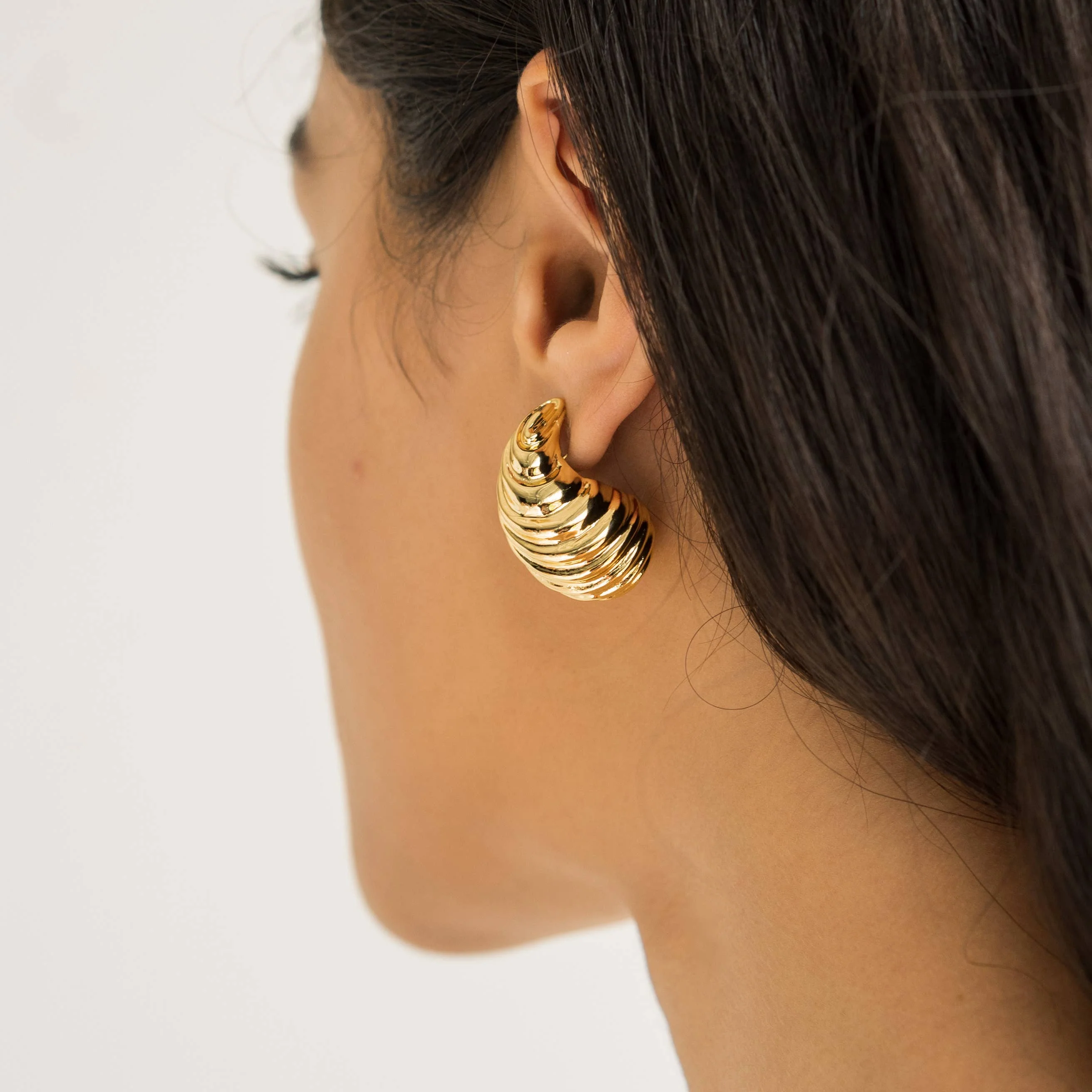 Shell Drop Earrings - Image 4
