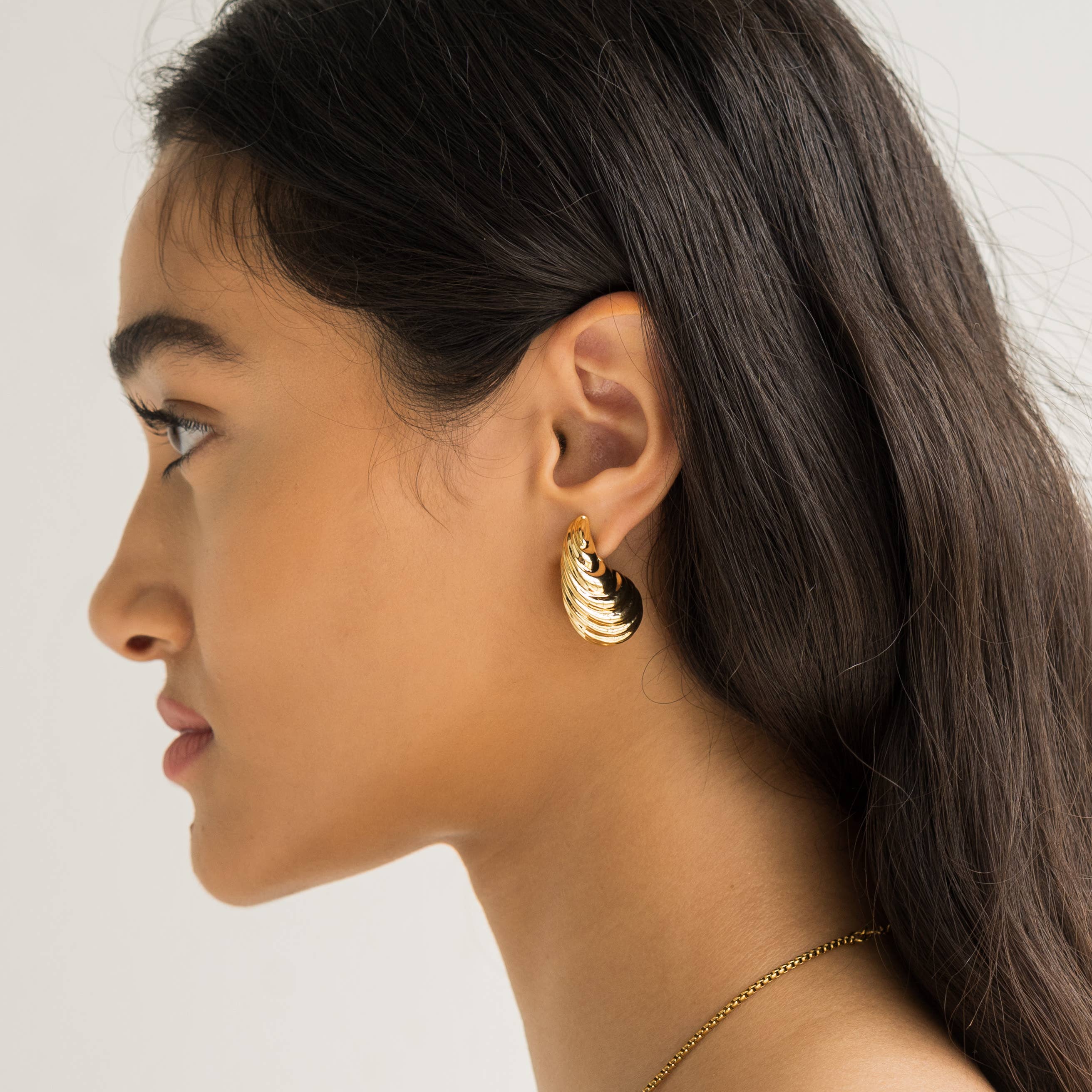 Shell Drop Earrings - Image 7