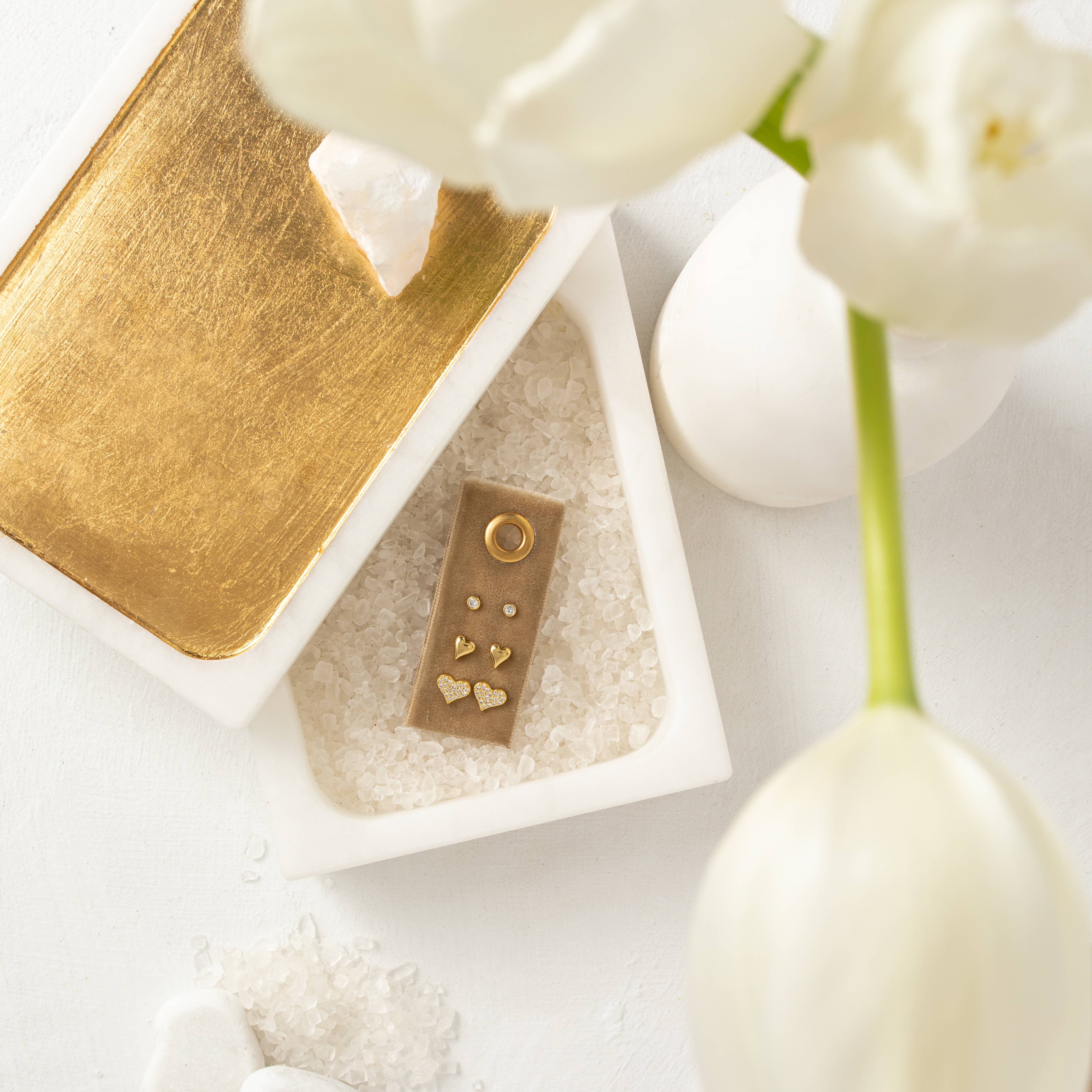 Splendid Iris - Heart Velvet Stud Gift Set: Silver - Image 4