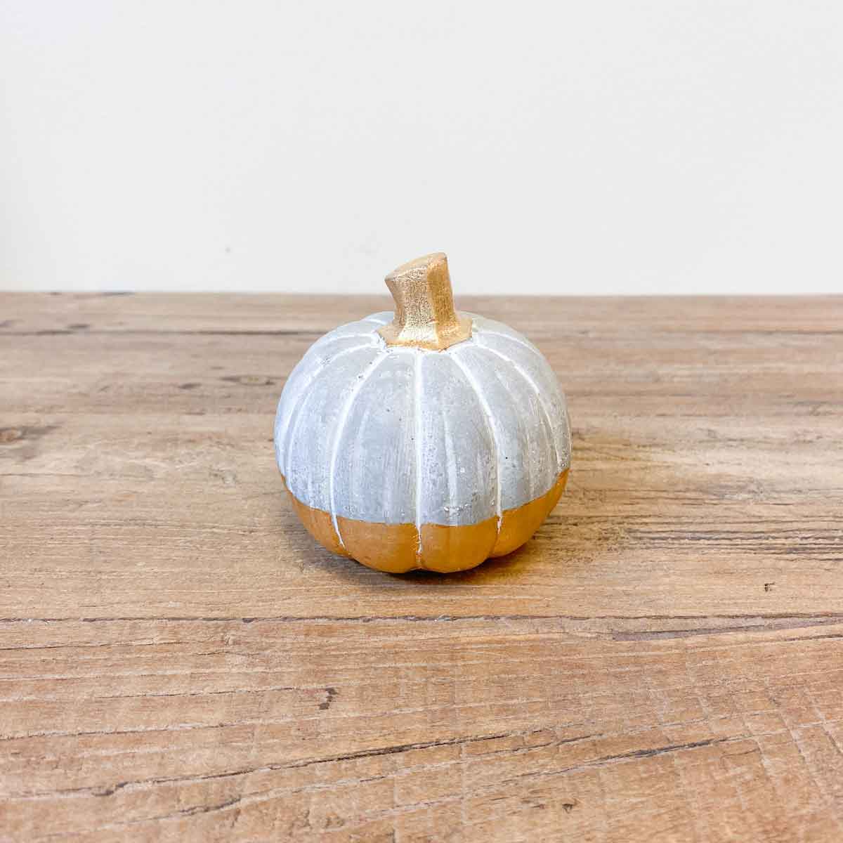 Stockholm Pumpkin   Gray/Gold   3"