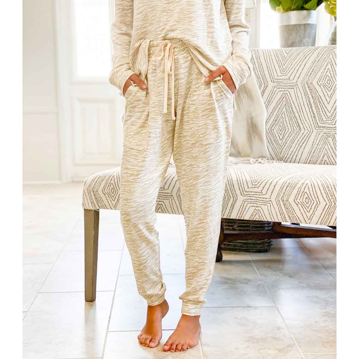 Tiger Stripe Effortless Lounge Jogger Off White/Shell -Asst.