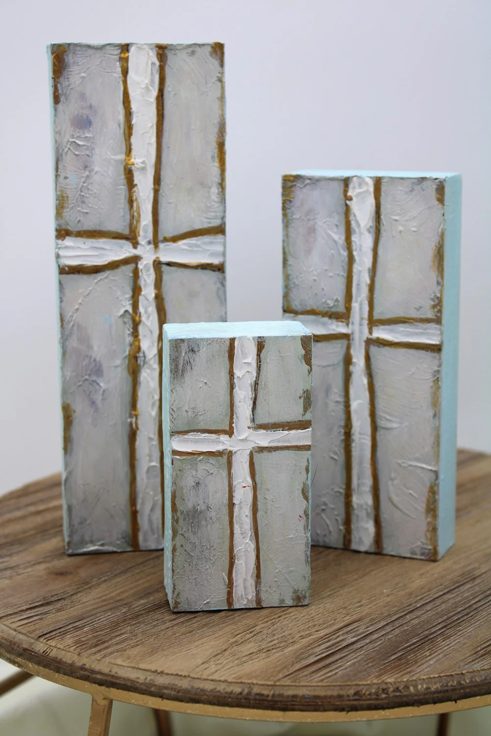 TradeCie Wood Cross Pale Blue Gold