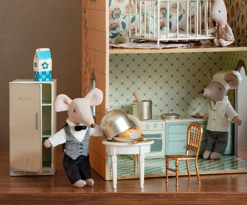 Waiter Mouse, Big Brother - Image 2